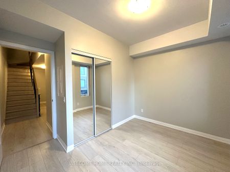 Condo Townhouse For Lease | N8124790 - Photo 2