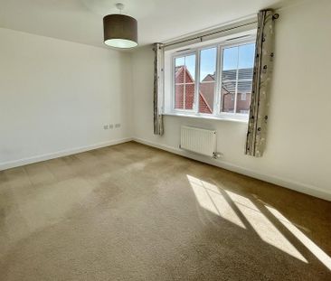 4 bedroom semi-detached house to rent - Photo 5