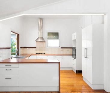 “Charming Character Home Minutes from the CBD” - Photo 1
