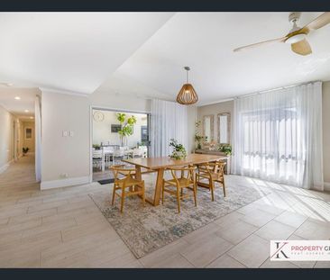 Stunning, Spacious Family Home with Pool & Side Access! - Photo 3