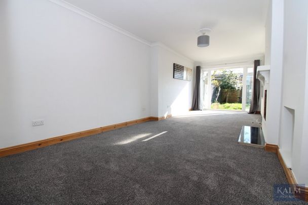 Ridgeway, Stevenage, Hertfordshire - Photo 1