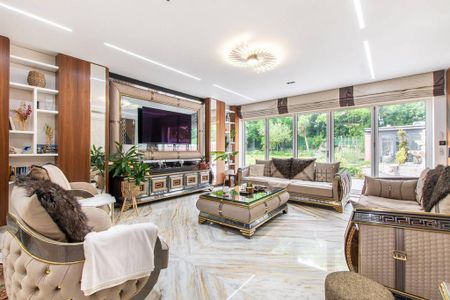 4 bedroom semi-detached house to rent - Photo 3