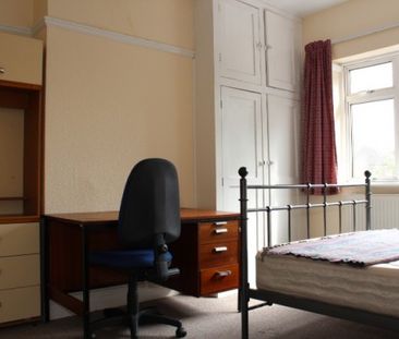 6 Bedroom GCH, Double Glazed, Large House, *Perfect Student Location* - Photo 6