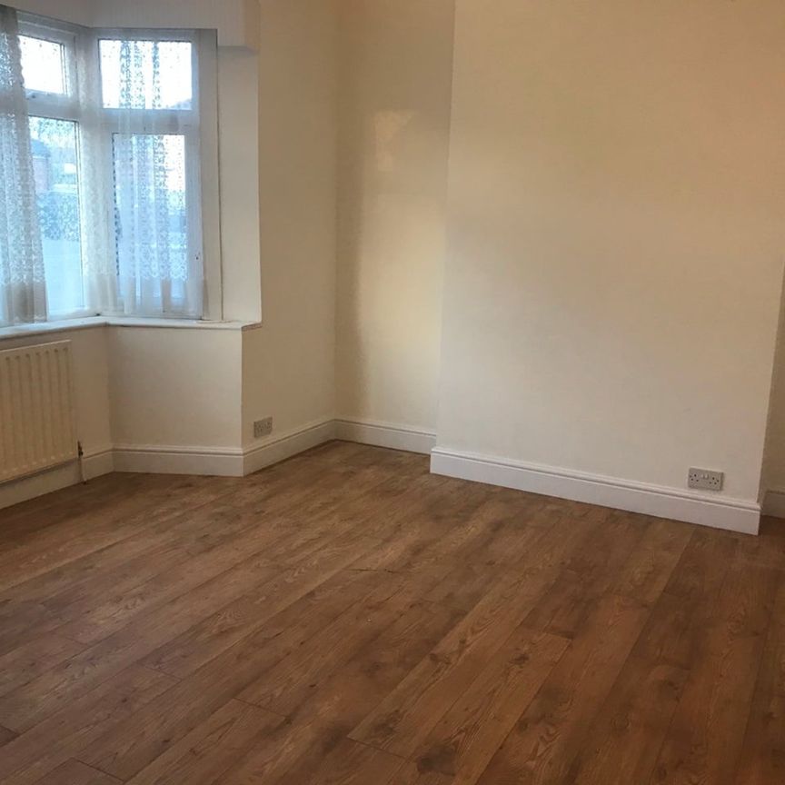 3 Bed Terraced House, St. Andrews Road, IG1 - Photo 1