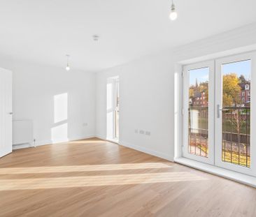 2 bedroom terraced house to rent - Photo 2