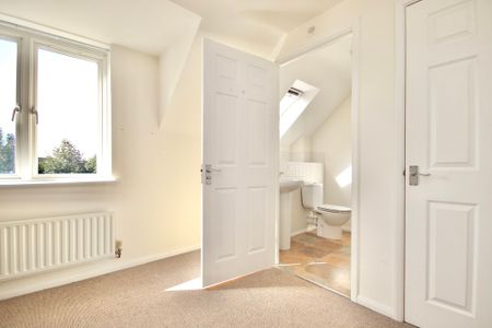 2 bedroom Town House to let - Photo 5