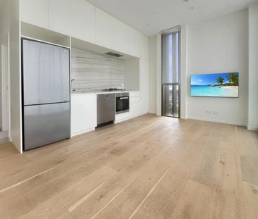 Immaculately presented sunny apartment - Photo 6