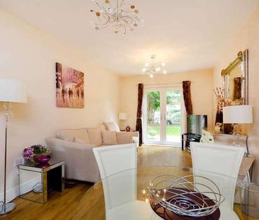 Golden Manor, Hanwell, W7 - Photo 1