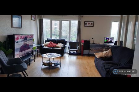 4 bedroom terraced house to rent - Photo 2