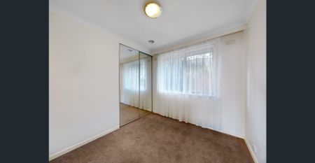 Spacious & Bright 3-Bedroom Apartment - Photo 4