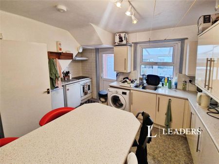 4 bedroom terraced house to rent - Photo 3