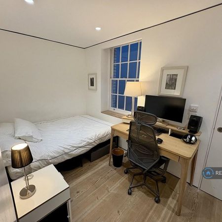 1 bedroom in a flat share to rent - Photo 3
