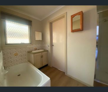 10 Cooroombong Street, Werribee, Vic 3030 - Photo 4