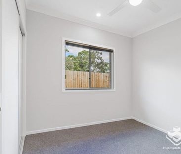 Brand New Modern 4 Bedder Family Home LOW priced set to be gone quick - Photo 1