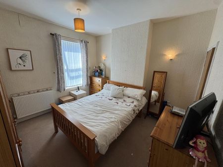 3 bedroom terraced house to rent - Photo 4