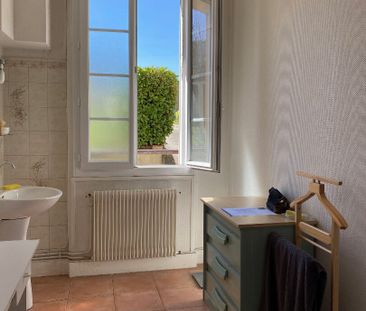 FAC SCIENCES, AVENUE DES RUCHOUX, T1 de 44m² avec cour collective ! - Photo 4