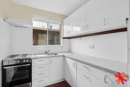 GROUND FLOOR UNIT IN GREAT LOCATION - Photo 2