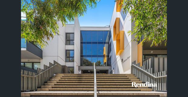 Convenient Cosmopolitan Living - Photo 1