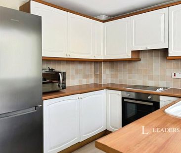 2 bedroom house to rent Kenneth Close, Cheltenham, Gloucestershire,... - Photo 4