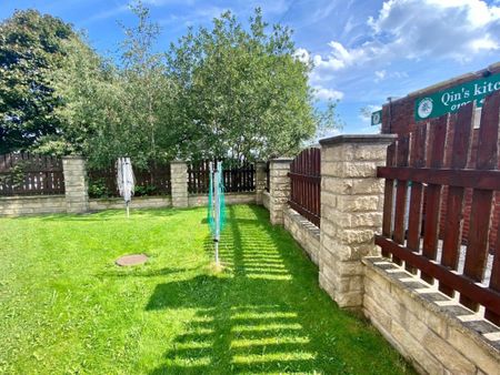 Lumb Lane, Roberttown, Liversedge, WF15 - Photo 2