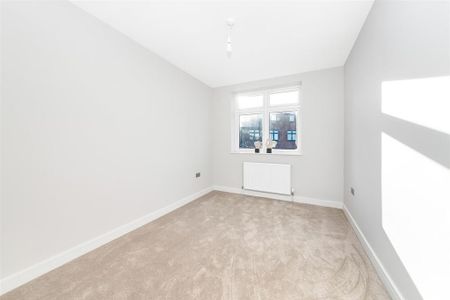 4 bedroom semi-detached house to rent - Photo 5