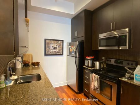 Vu Condos and Lofts - Photo 5