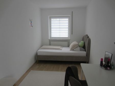 Schönes Reiheneckhaus mit schönen Garten und 3 Stellplätzen - Foto 4