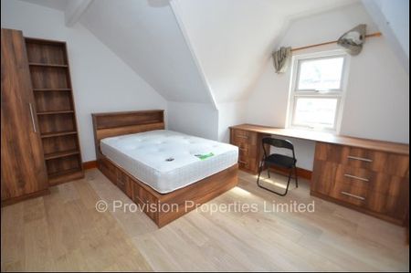 7 Bedroom Student Houses Leeds - Photo 3
