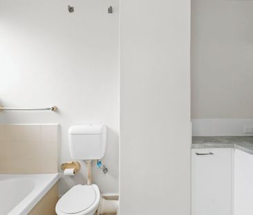 Top floor delight - Photo 4