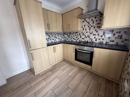 3 bedroom semi-detached house to rent - Photo 5