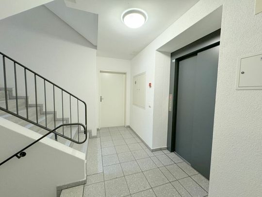 "Attikawohnung mit separater Dachterrasse und fantastischer Aussicht" - Photo 1