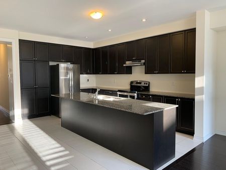 For Lease - 10 Folliot Street, Aurora, Ontario - Photo 4