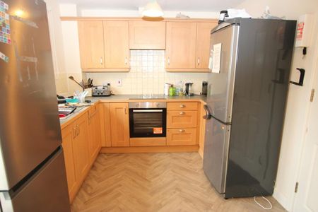 1 bedroom in a house share to rent - Photo 4