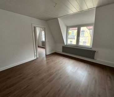 SCHADE HAUSVERWALTUNG - Renovierte 4,5-Zimmerwohnung in zentraler L... - Photo 2