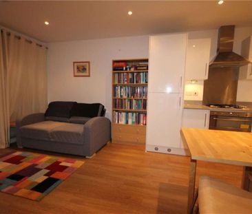 First Floor Apartment in a Central Location with Balcony - Photo 5