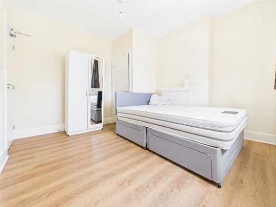 London Road, Isleworth, Middlesex, TW7 - Photo 1