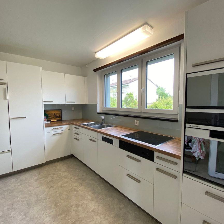 Detached house in quiet location in Münchenstein - Foto 1