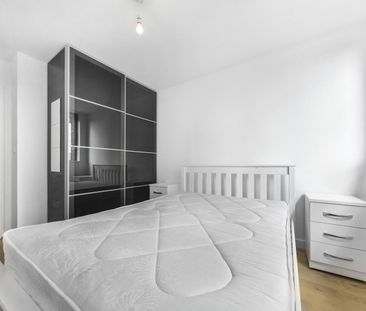 1 Bed Flat, Proton Tower, E14 - Photo 2