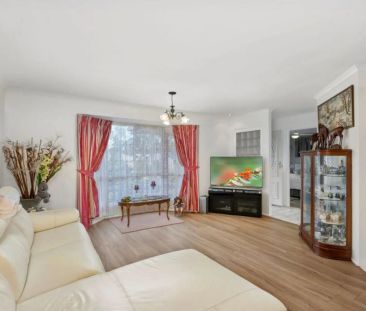 Nestled in one of Carrara's peaceful and family-friendly street, th... - Photo 5