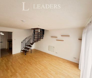 2 bedroom mid-terrace to rent Merstham Drive, Cann Hall - Photo 2