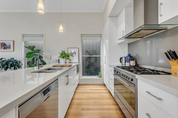 3 BEDROOM FAMILY HOME - Photo 1