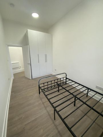 4 bedroom flat to rent - Photo 2