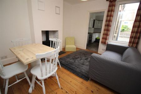 4 bedroom terraced house to rent - Photo 3