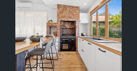 Renovated Beauty, Steps from Pakington Street - Photo 5