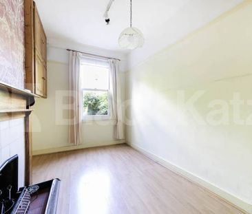 A beautifully presented and generously proportioned three-bedroom h... - Photo 1