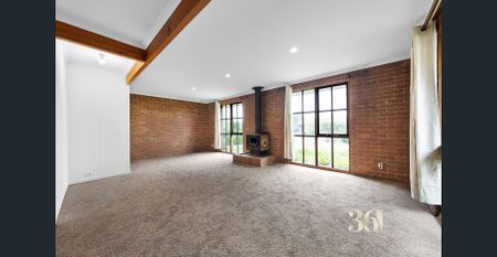 🏡 !! For Rent | Stylish 3-Bedroom Home Close to Transport, Shopping & Schools !! - Photo 4