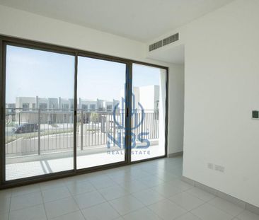 Unfurnished | Vacant | Large Layout - Photo 3