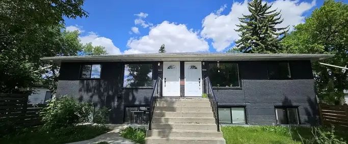 2-Bedroom / 1-Bath Unit for Rent in 4-Plex in Delton neighborhood in Edmonton AB | 9606 124 Avenue Northwest, Edmonton - Photo 1