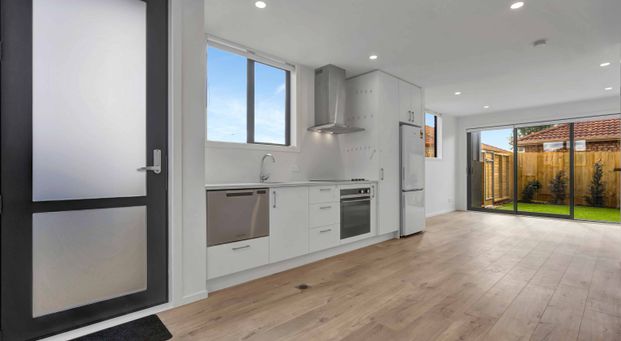 2 BEDS / 2.5 BATHS / AVAILABLE FROM 24th JULY - Photo 1