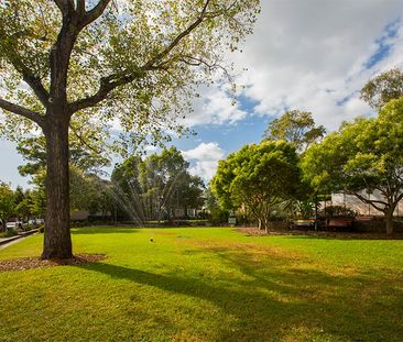 Studio Apartment in Heart of Darlington**ENTER VIA LANDER STREET - Photo 4